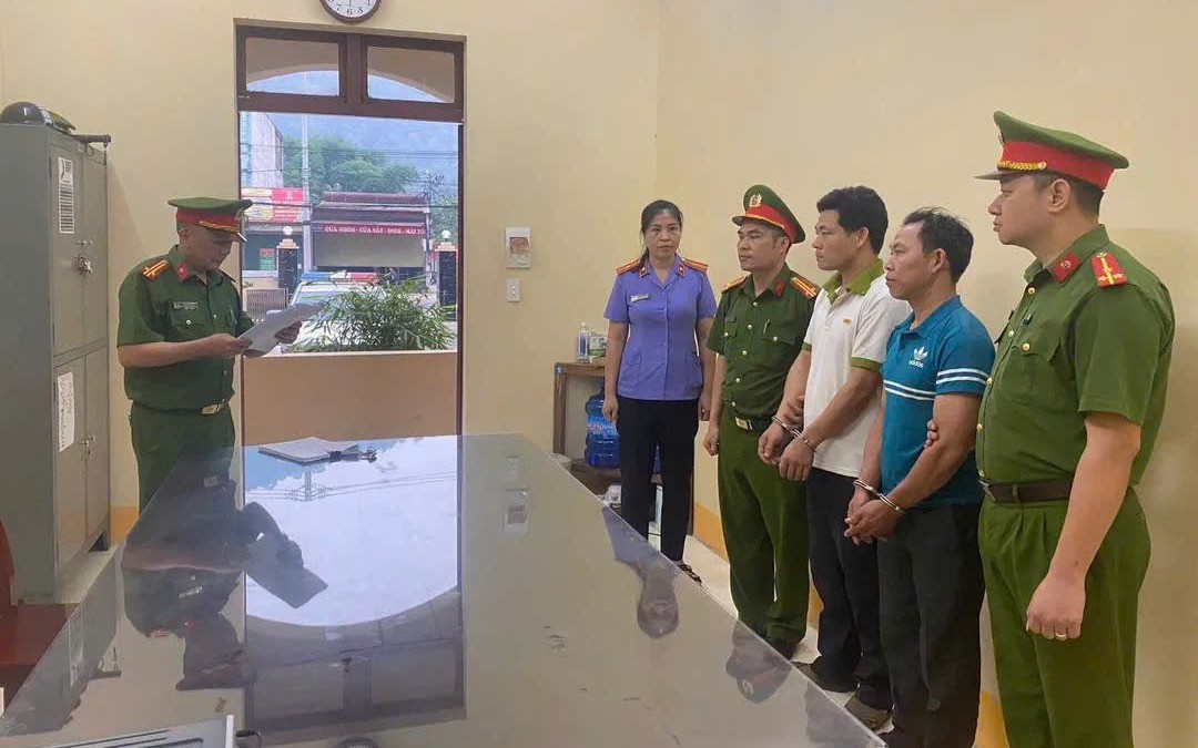Tuyên Quang: Khởi tố hai đối tượng làm giả đăng ký xe, bán biển số đẹp lừa người dân