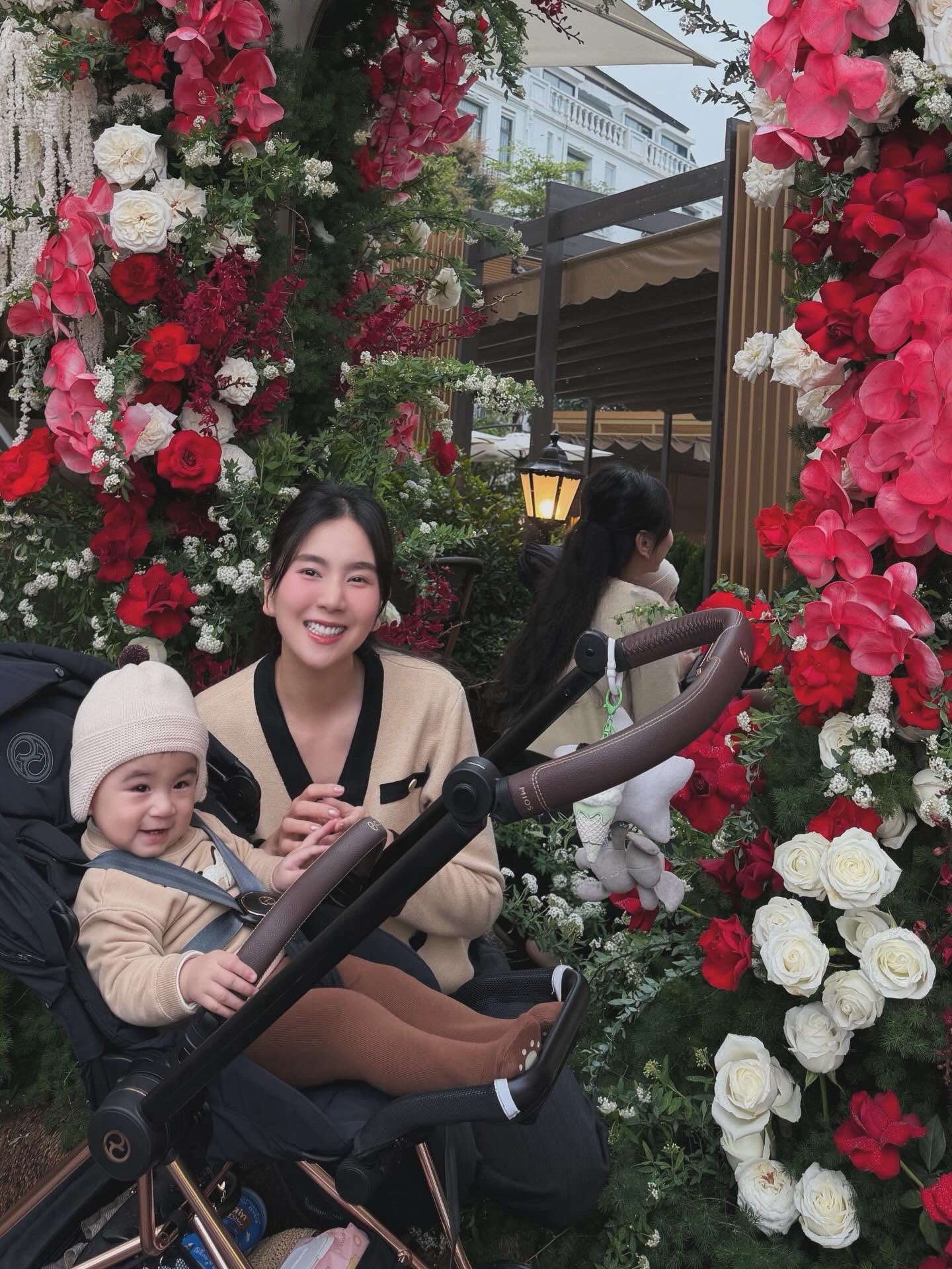 Cưng xỉu khoảnh khắc con trai MC Mai Ngọc tr&ograve;n 1 tuổi đầy y&ecirc;u thương - Ảnh 4.