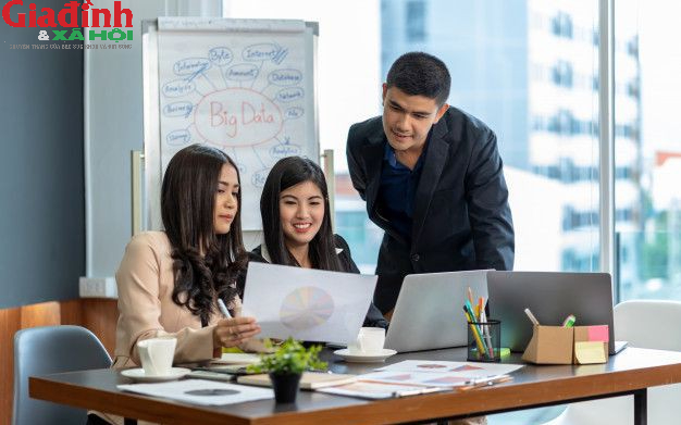 6 dấu hiệu r&otilde; mồn một anh ấy th&iacute;ch bạn: Kh&ocirc;ng n&oacute;i ra nhưng ai tinh &yacute; cũng nhận ra - Ảnh 1.