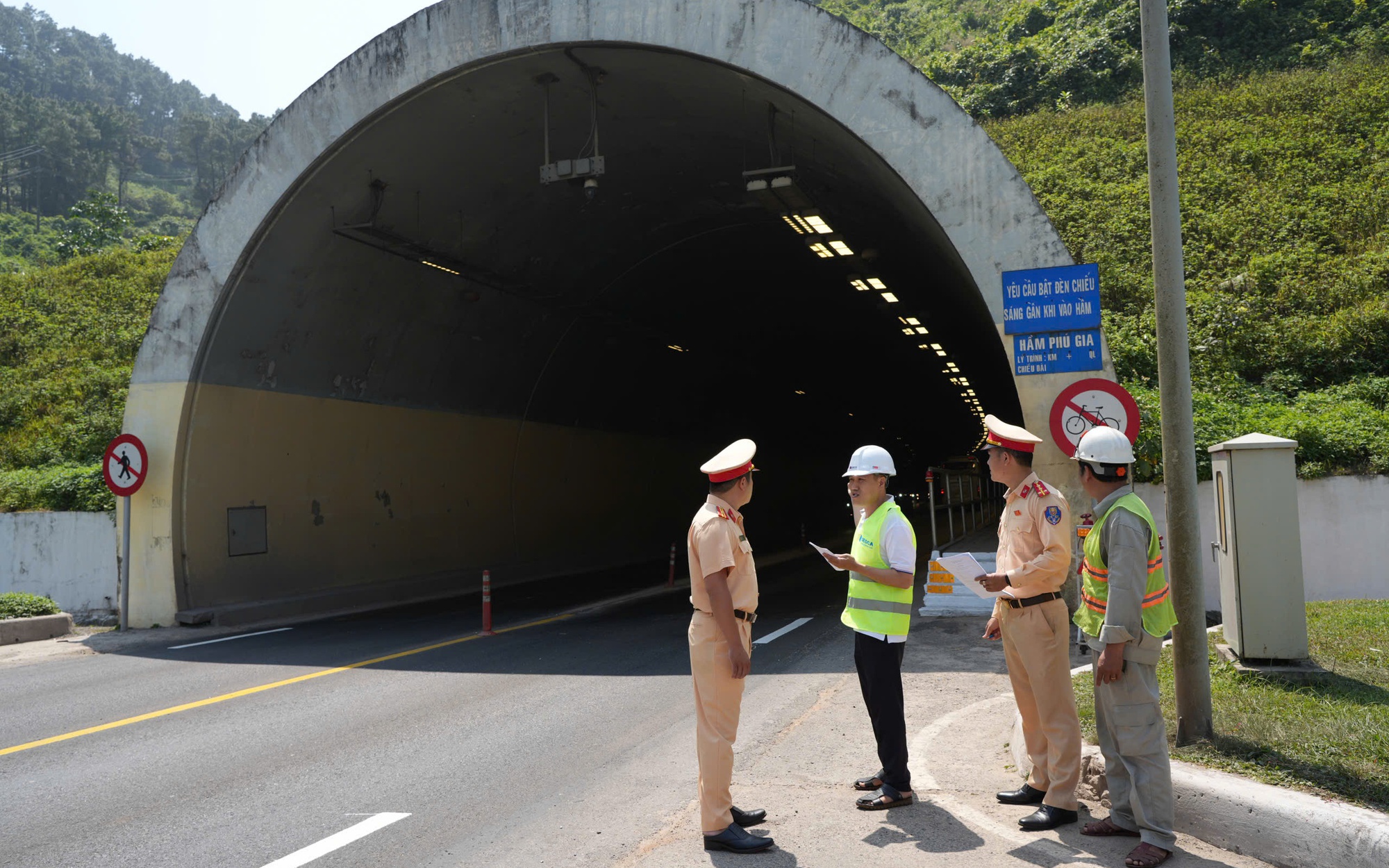 CSGT TP Huế siết quản lý thanh thiếu niên vi phạm để phòng ngừa tai nạn thương tâm