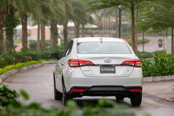 Gi&aacute; lăn b&aacute;nh Toyota Vios giảm s&acirc;u , cạnh tranh Hyundai Accent v&agrave; Honda City 2026 - Ảnh 4.