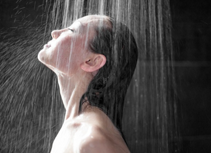 1 th&oacute;i quen rửa mặt khiến da gi&agrave; nhanh, nhiều chị em đang l&agrave;m mỗi ng&agrave;y - Ảnh 1.