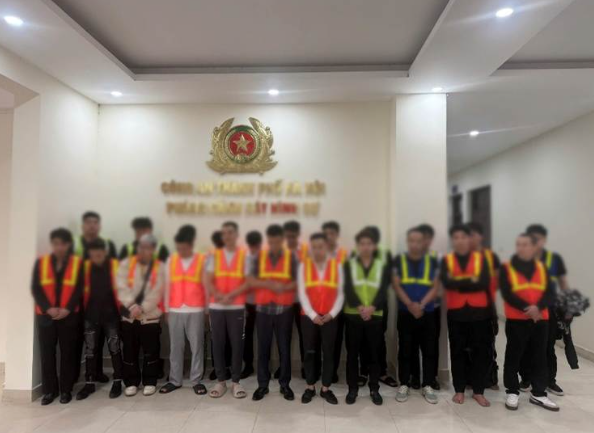 H&agrave; Nội: Kinh doanh b&oacute;ng cười tại &ldquo;S&agrave;nh Lounge&rdquo;, 26 người bị khởi tố - Ảnh 1.