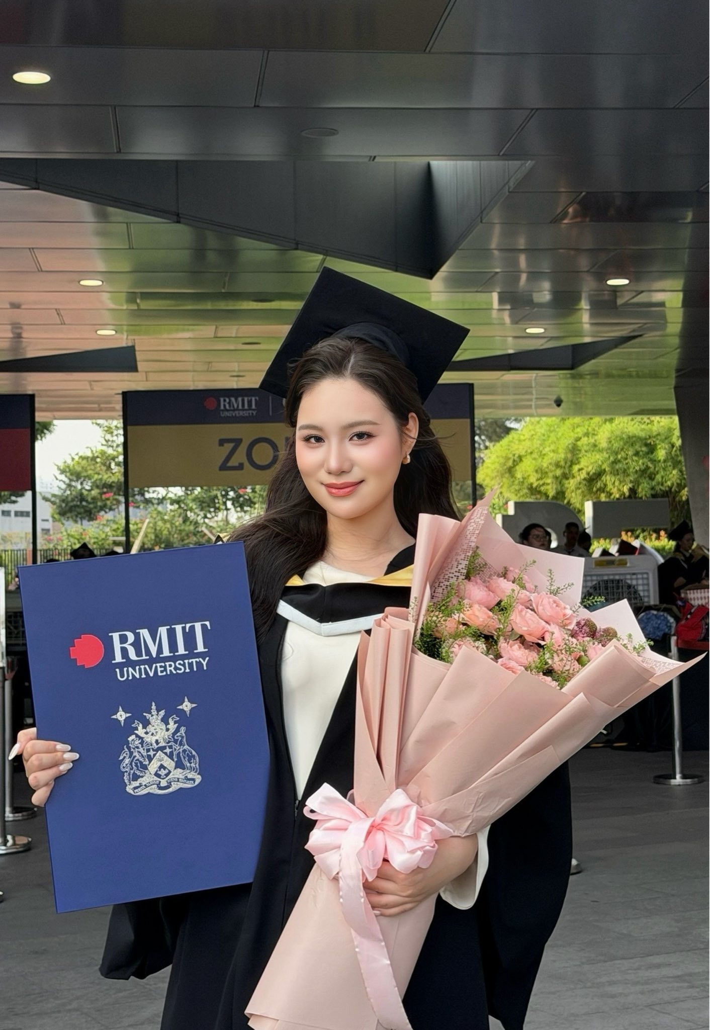 Con g&aacute;i NSND Trịnh Kim Chi tốt nghiệp lọai Giỏi ng&agrave;nh h&agrave;ng kh&ocirc;ng năm 2026 - Ảnh 9.