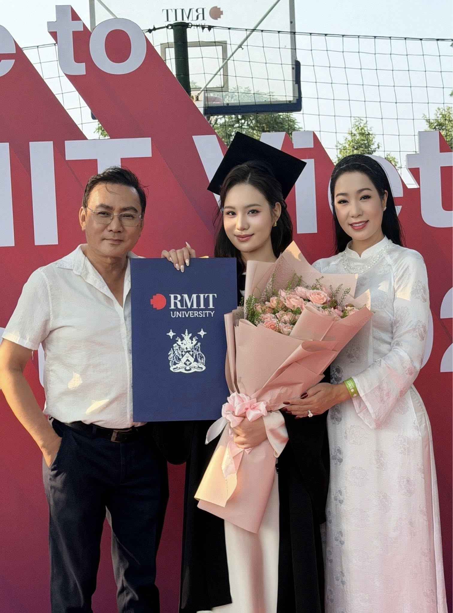 Con g&aacute;i NSND Trịnh Kim Chi tốt nghiệp lọai Giỏi ng&agrave;nh h&agrave;ng kh&ocirc;ng năm 2026 - Ảnh 2.