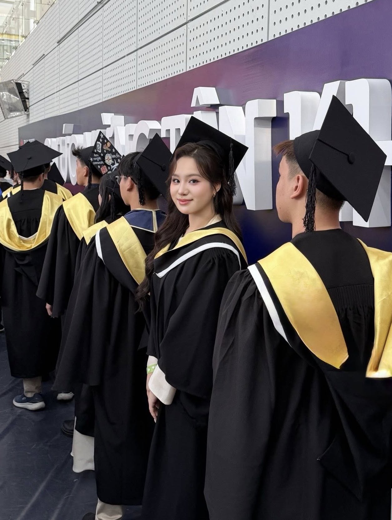 Con g&aacute;i NSND Trịnh Kim Chi tốt nghiệp lọai Giỏi ng&agrave;nh h&agrave;ng kh&ocirc;ng năm 2026 - Ảnh 8.