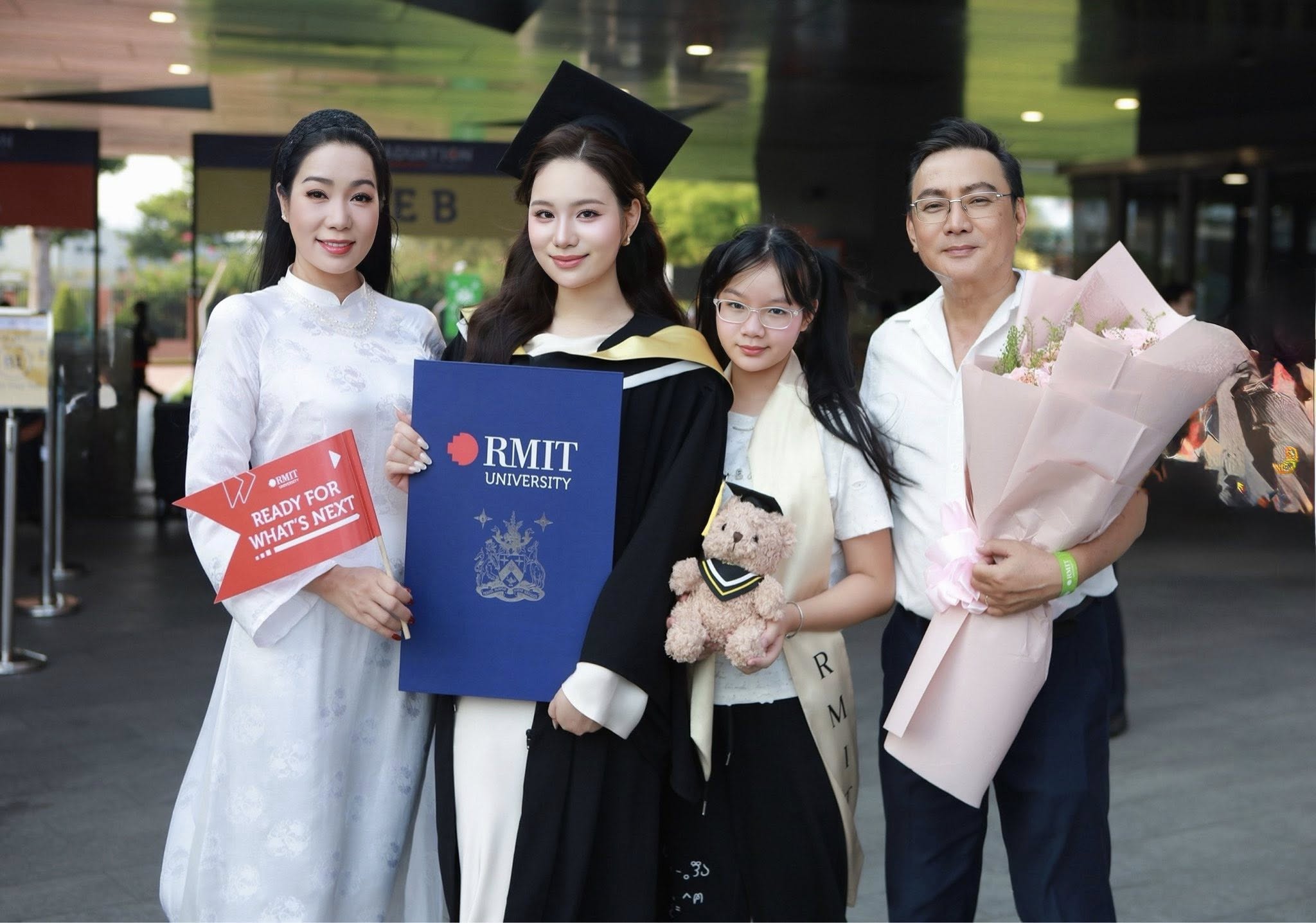 Con g&aacute;i NSND Trịnh Kim Chi tốt nghiệp lọai Giỏi ng&agrave;nh h&agrave;ng kh&ocirc;ng năm 2026 - Ảnh 1.