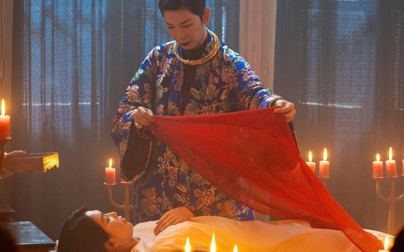 H&igrave;nh ảnh g&acirc;y sốc của Ngọc Trinh v&agrave; Xu&acirc;n Lan