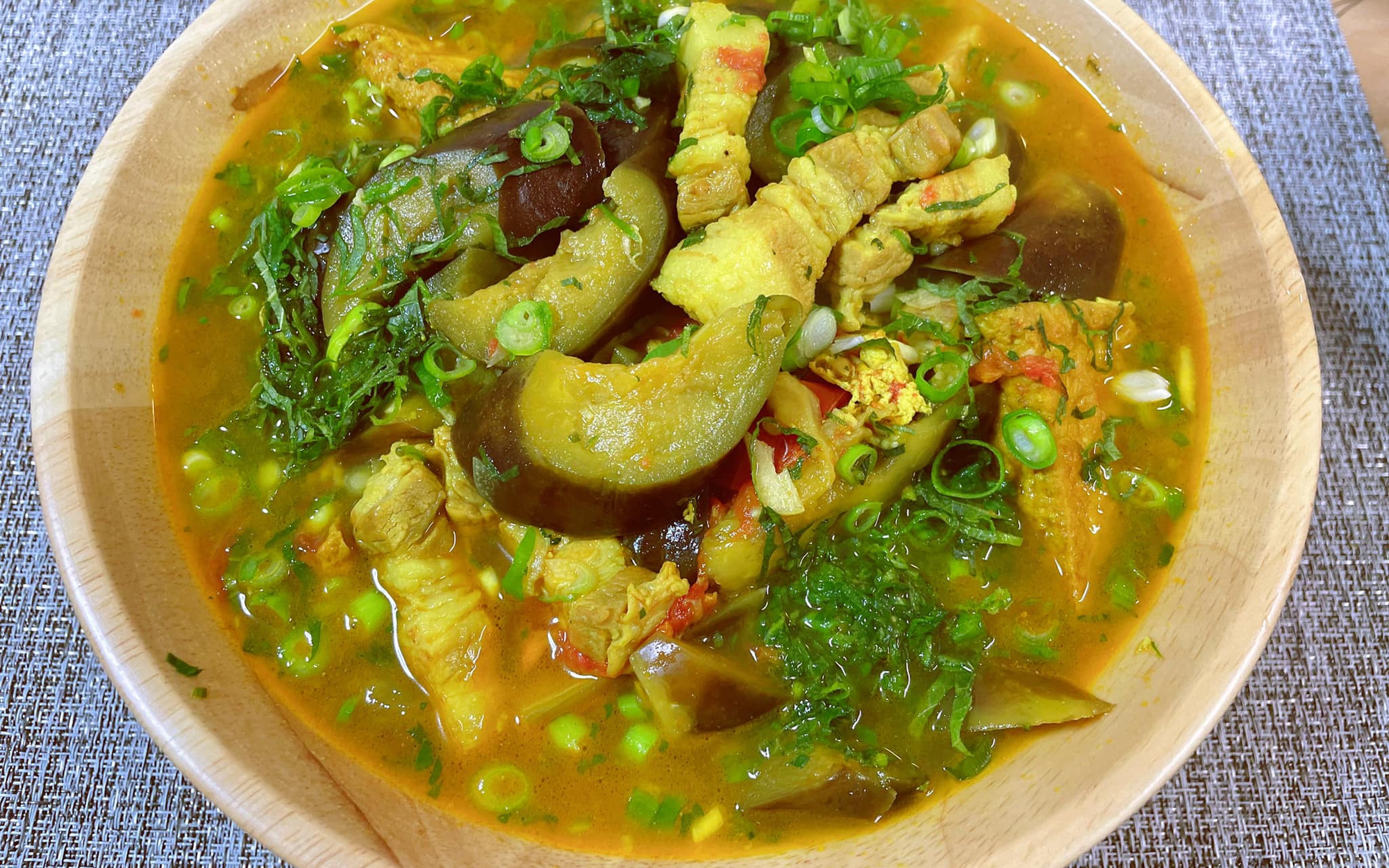 Loại hải sản gi&aacute; rẻ b&egrave;o, ng&agrave;y h&egrave; c&agrave;ng nhiều, chế biến đủ m&oacute;n ngon m&agrave; kh&ocirc;ng lo tăng c&acirc;n, tốt cho xương v&agrave; bổ m&aacute;u - Ảnh 1.