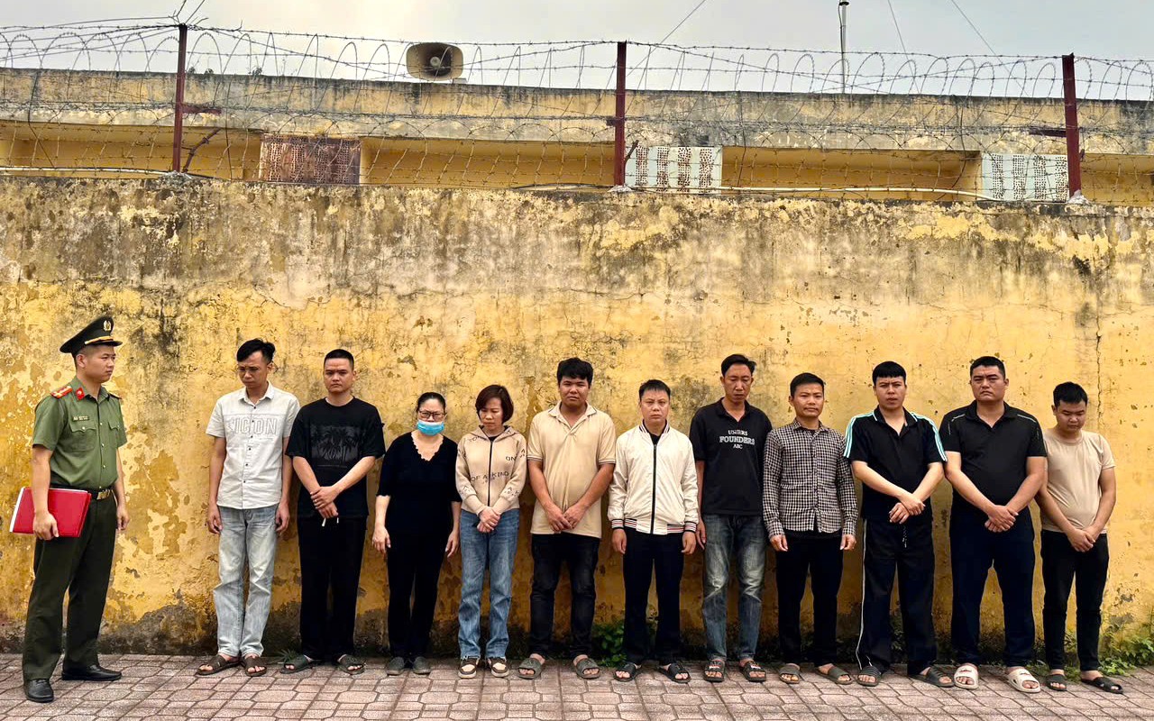Triệt ph&aacute; đường d&acirc;y đ&aacute;nh bạc qua trang 'QQ88', khởi tố 11 đối tượng