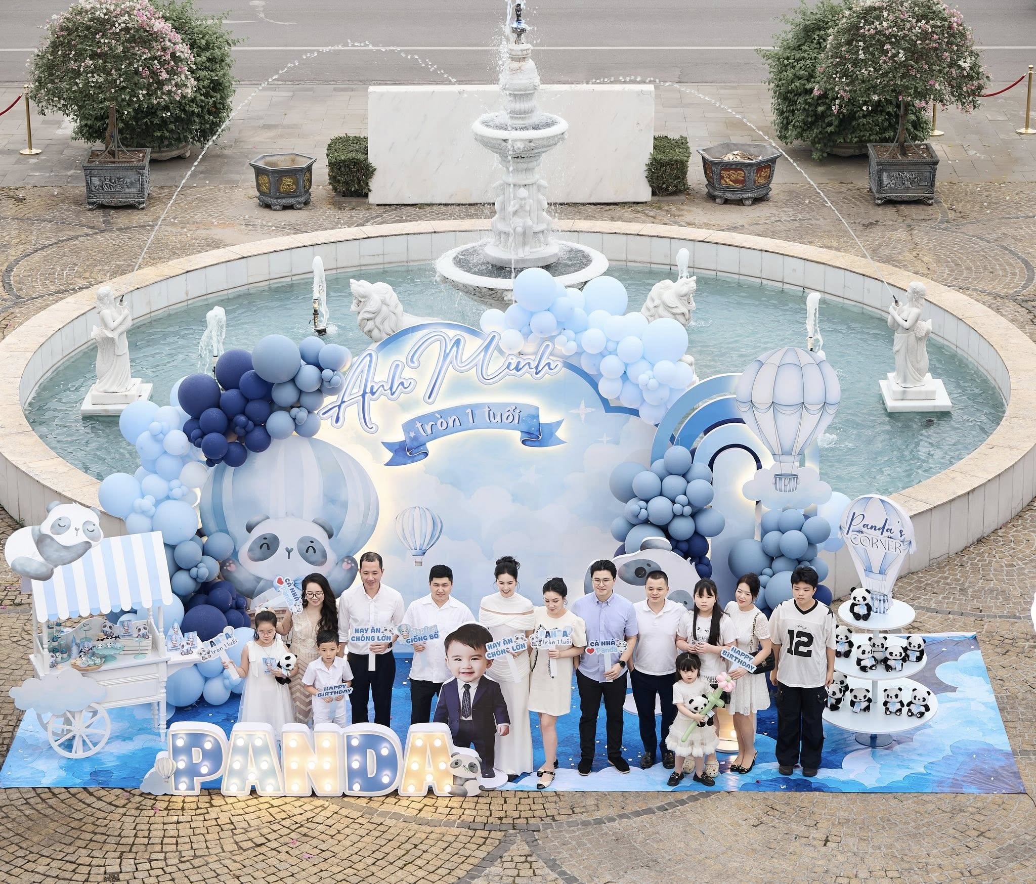 Con trai MC Mai Ngọc chọn 'cầm mic' trong tiệc sinh nhật 1 tuổi tại Bắc Ninh - Ảnh 6.