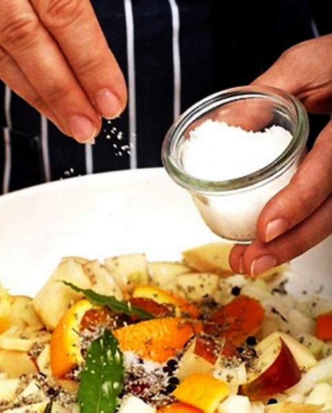 Ăn bao nhi&ecirc;u muối mỗi ng&agrave;y l&agrave; đủ? - Ảnh 1.