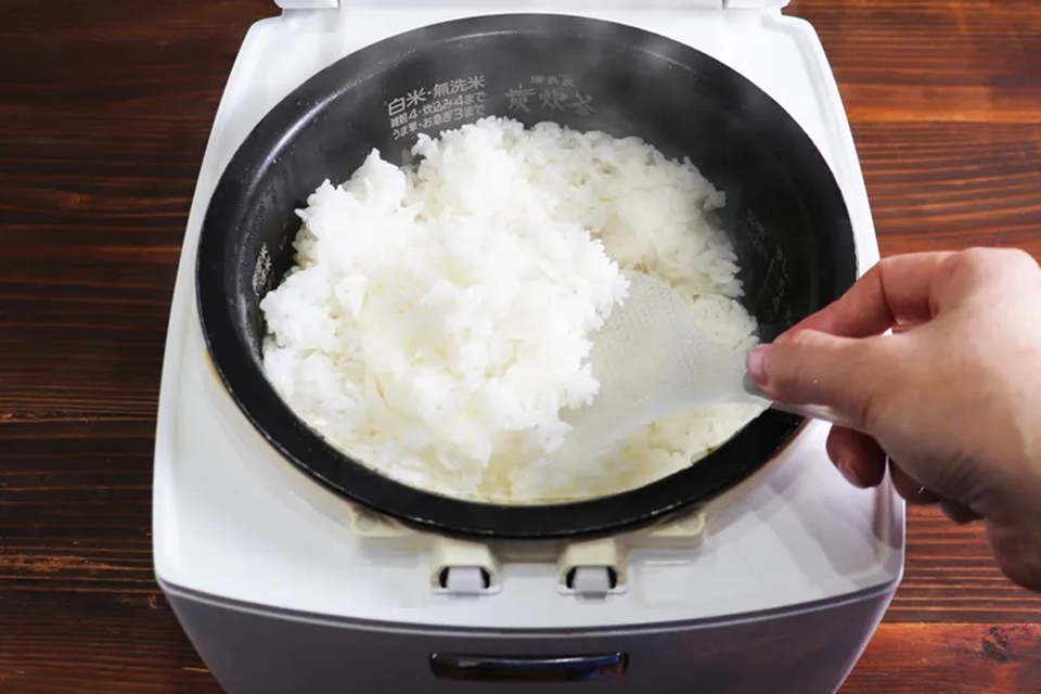 Sự thật về th&oacute;i quen Cất cơm trong tủ lạnh m&agrave; bạn chưa biết đến - Ảnh 2.