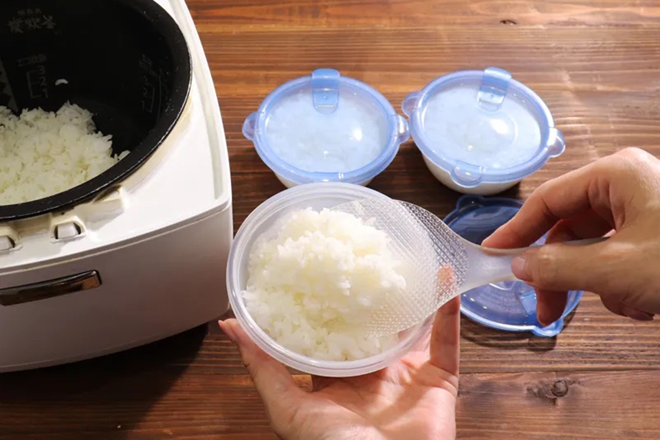 Sự thật về th&oacute;i quen Cất cơm trong tủ lạnh m&agrave; bạn chưa biết đến - Ảnh 3.