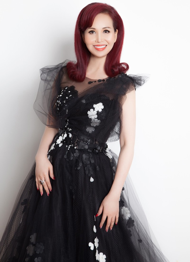 N&agrave;ng hậu d&ograve;ng d&otilde;i 'tr&acirc;m anh thế phiệt', giữ kỷ lục th&ocirc;ng thạo 5 ngoại ngữ - Ảnh 3.