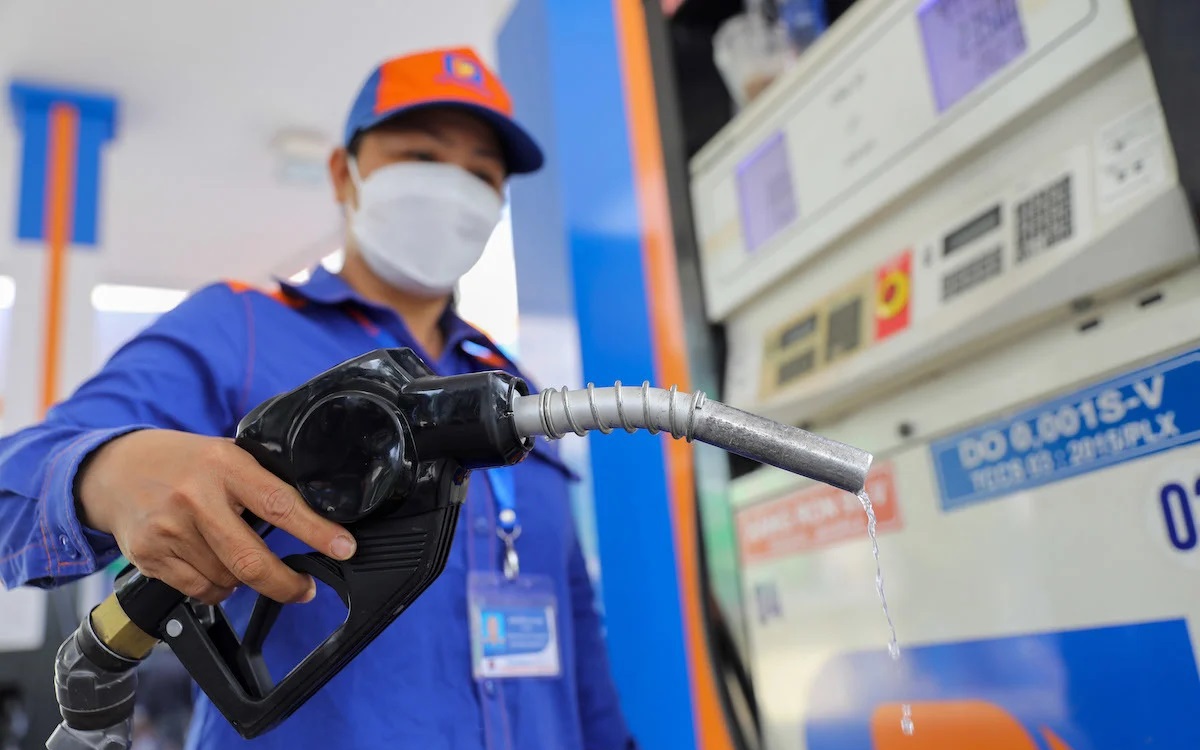 Gi&aacute; xăng dầu ng&agrave;y 21/4/2026: Dầu diesel giảm hơn 3.000 đồng/l&iacute;t, gi&aacute; xăng xuống 23.040 đồng/l&iacute;t