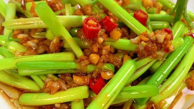 T&ocirc;i sẽ tiết lộ 1 "m&oacute;n ăn lười biếng": Kh&ocirc;ng cần bật bếp, chỉ trộn nguy&ecirc;n liệu với nhau v&agrave; m&oacute;n ăn sẽ ngon đến mức "kh&ocirc;ng thể ngừng ăn" - Ảnh 1.