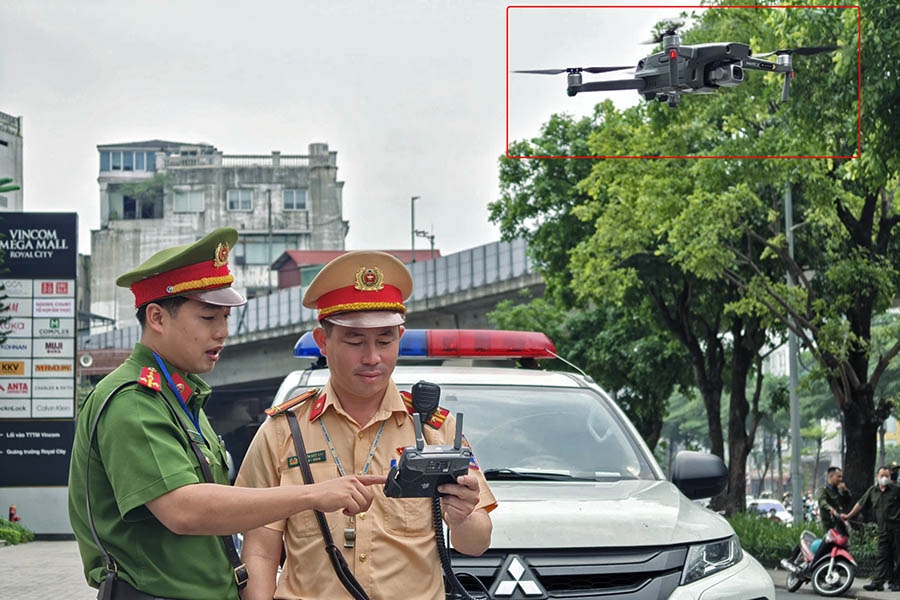 CSGT H&agrave; Nội sử dụng thiết bị đặc biệt xử l&yacute; vi phạm giao th&ocirc;ng , lương tăng cao ng&agrave;y lễ - Ảnh 1.