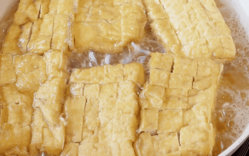 M&ugrave;a h&egrave; n&oacute;ng nực, chế biến đậu phụ theo c&aacute;ch n&agrave;y đảm bảo "đ&aacute;nh bay" nồi cơm, cả nh&agrave; khen tấm tắc! - Ảnh 4.