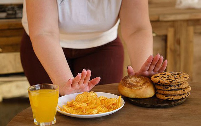 Ăn ít đi sau tuổi 40: 'Liều thuốc' trường thọ rẻ nhất - Ảnh 4.