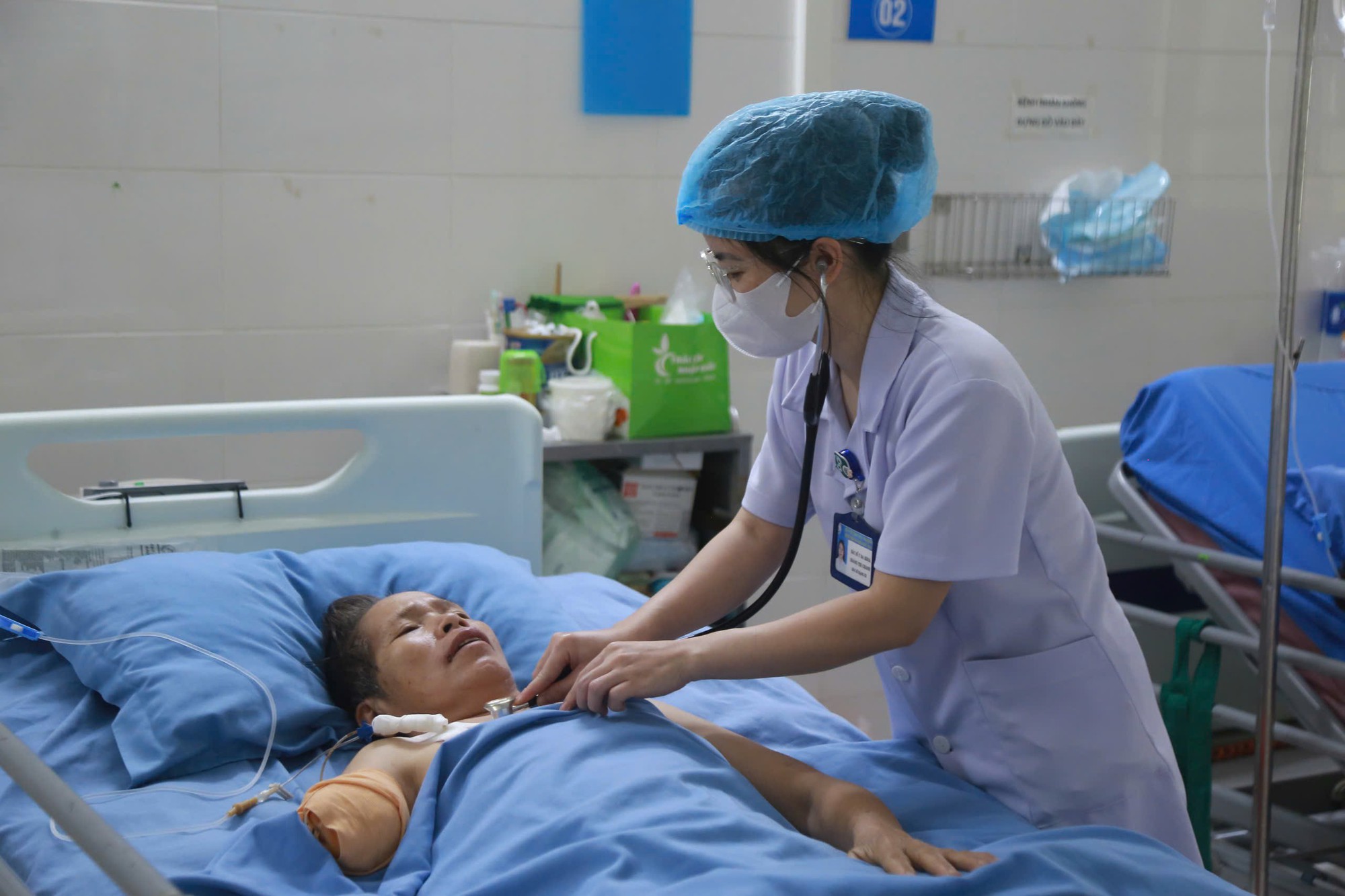 Cứu sống bệnh nhân đứt lìa chân tay, hai lần ngừng tim tại Bệnh viện Đa khoa Bắc Kạn - Ảnh 1.