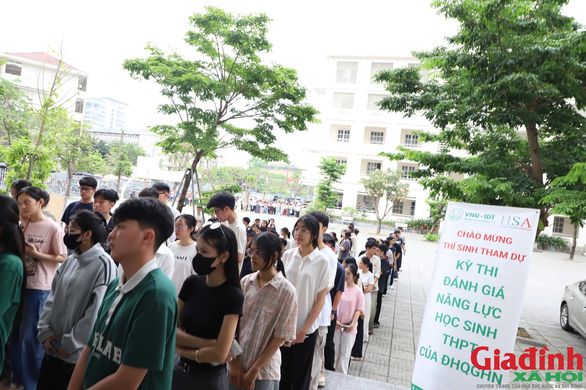 Học sinh lớp 12 'quay cuồng' với loạt kỳ thi ri&ecirc;ng - Ảnh 3.