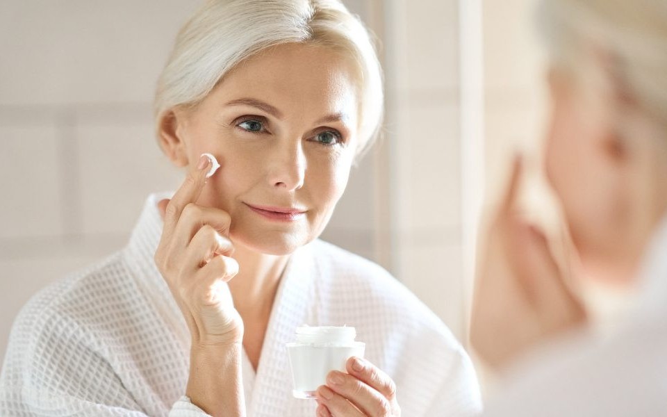 Dấu hiệu lão hóa đặc trưng ở phụ nữ: 1 mũi, 2 tóc, 3 nhỏ - nếu không có, chúc mừng bạn còn rất trẻ