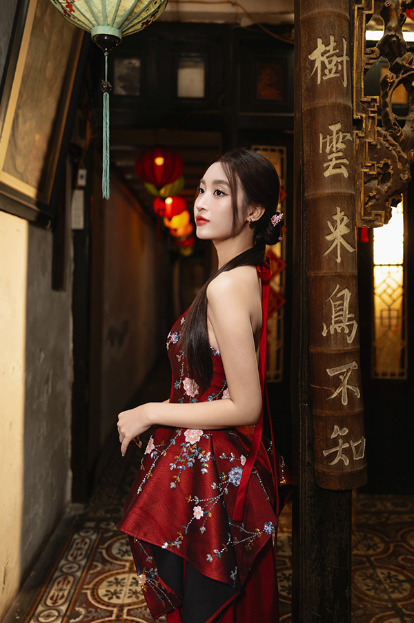 H&igrave;nh ảnh v&agrave; động th&aacute;i của Hoa hậu Đỗ Mỹ Linh trước khi xuất hiện tin đồn mang thai sắp sinh - Ảnh 5.