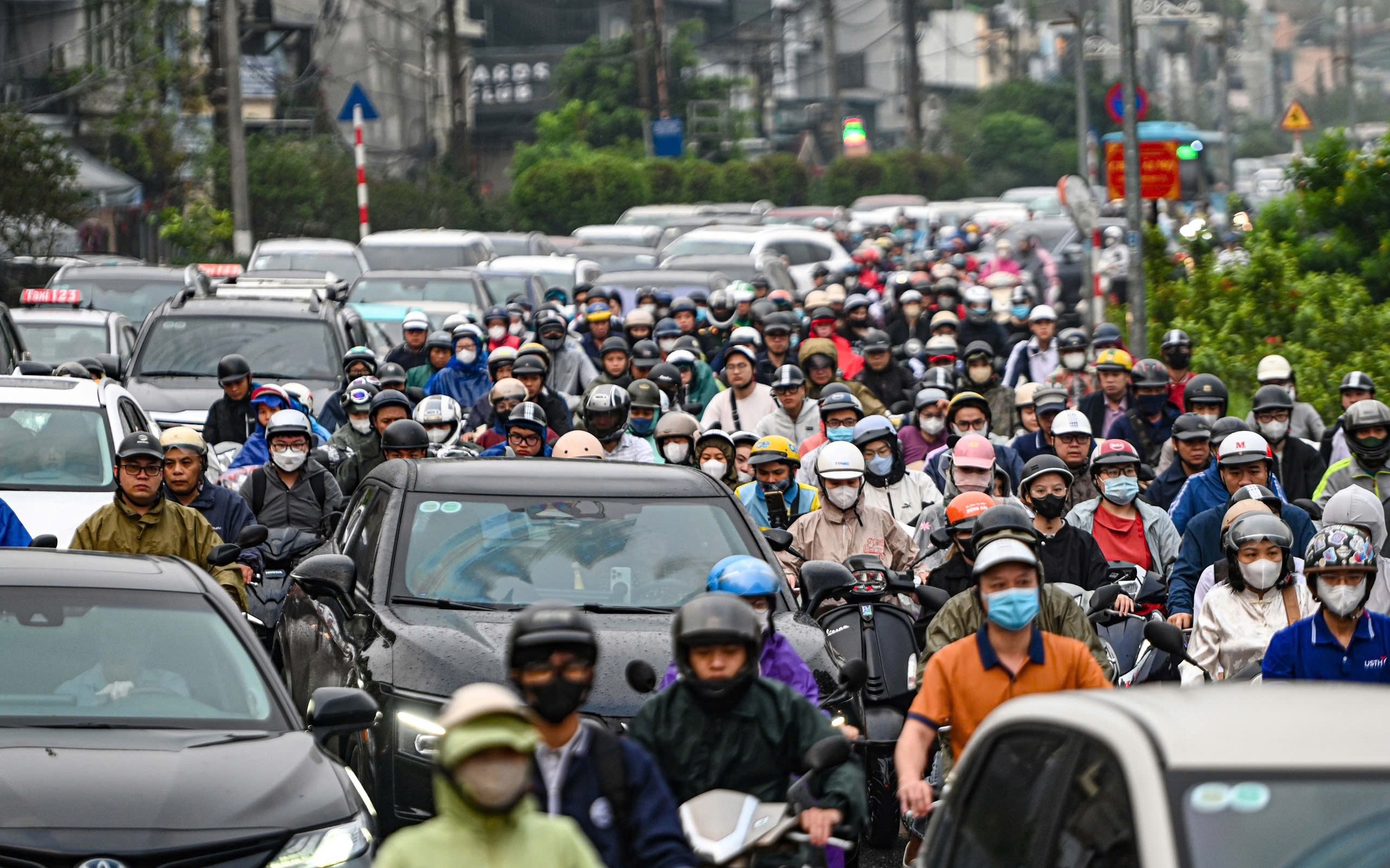 18 tuyến phố trong v&ugrave;ng l&otilde;i Ho&agrave;n Kiếm ch&iacute;nh thức cấm xe m&aacute;y xăng từ ng&agrave;y 1/7 người d&acirc;n cần biết