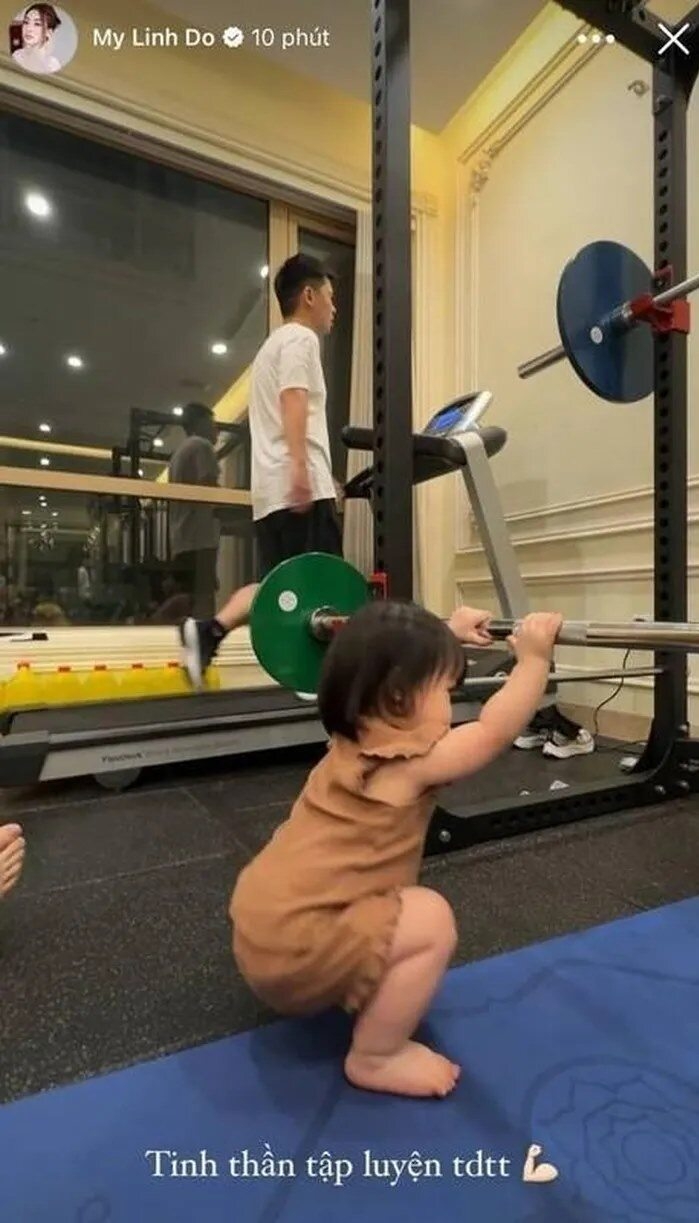 Hoa hậu Đỗ Mỹ Linh sống vi&ecirc;n m&atilde;n tại biệt thự 6 tầng ở H&agrave; Nội - Ảnh 11.
