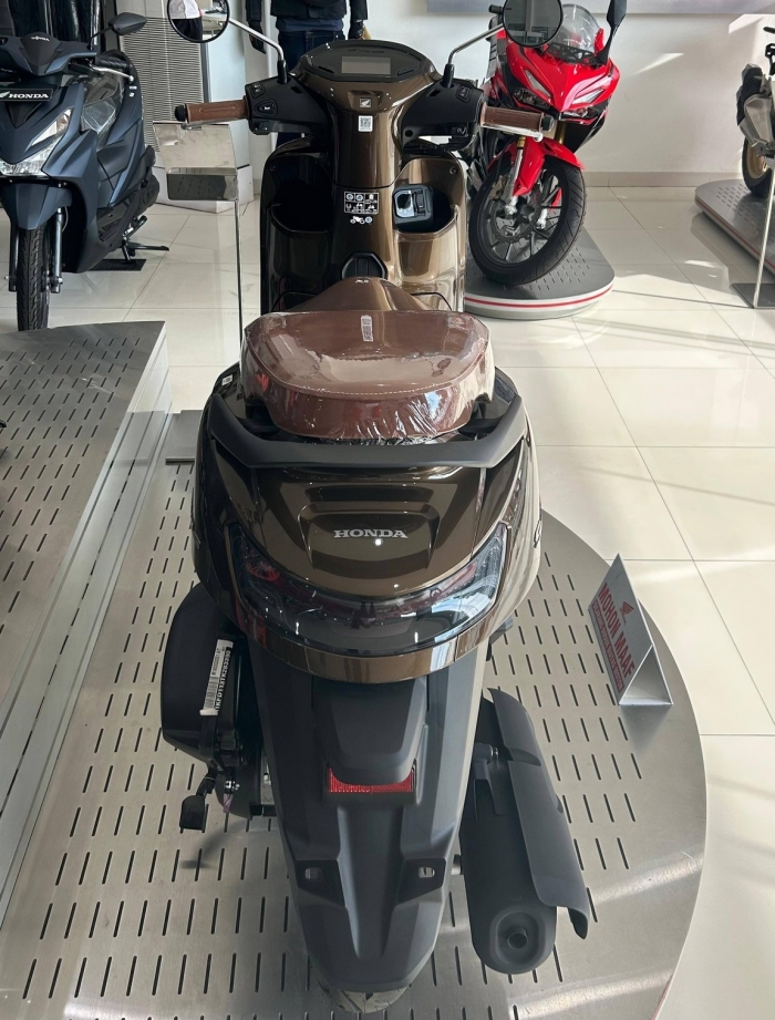 Trải nghiệm xe ga 160cc gi&aacute; 46 triệu đồng của Honda phong c&aacute;ch retro, trang bị chất hơn cả SH, rẻ hơn SH Mode, chỉ ngang Lead chị em nh&igrave;n l&agrave; m&ecirc; - Ảnh 4.