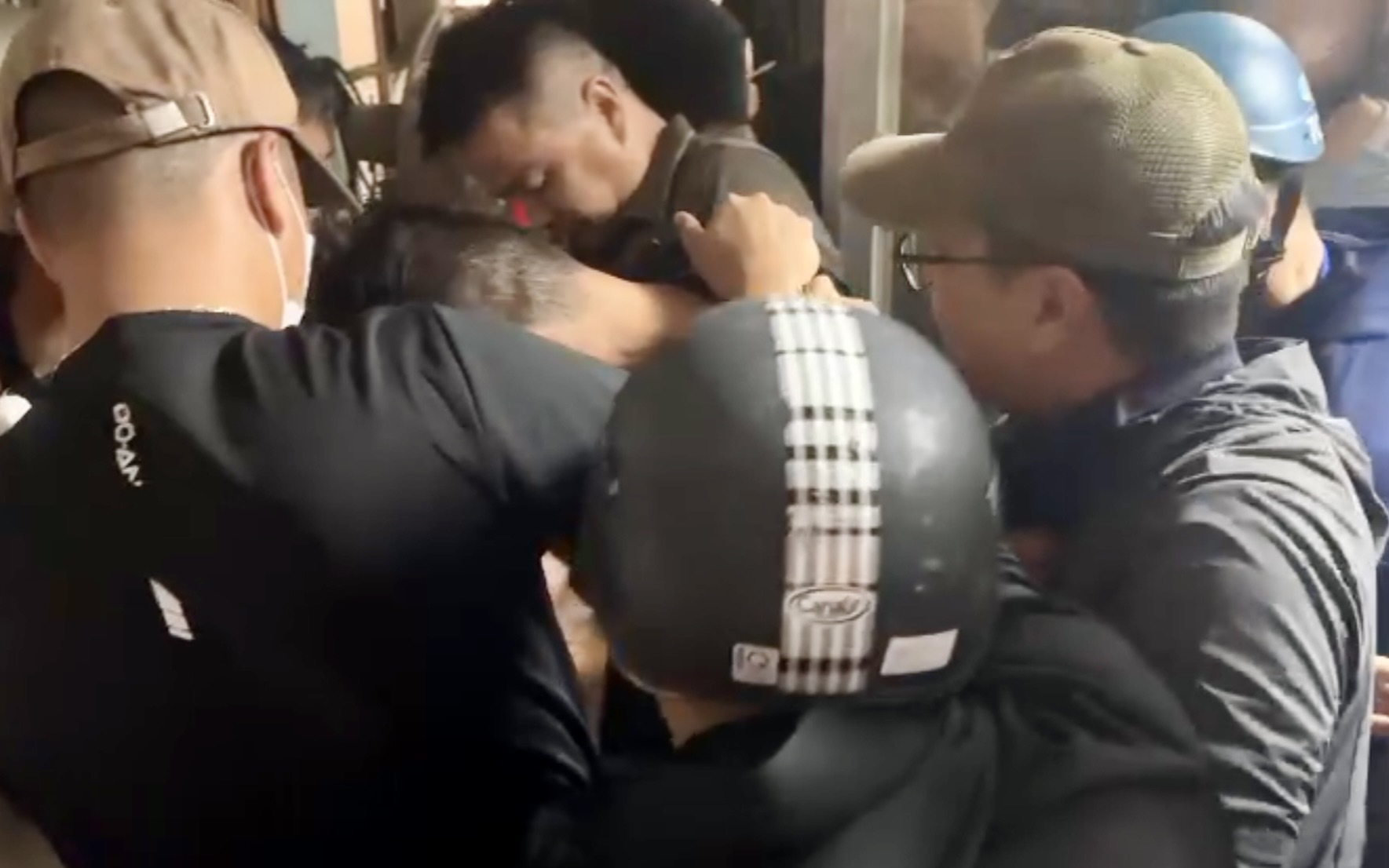 Nguy&ecirc;n nh&acirc;n thanh ni&ecirc;n s&aacute;t hại người phụ nữ bằng nhiều nh&aacute;t dao - Ảnh 3.