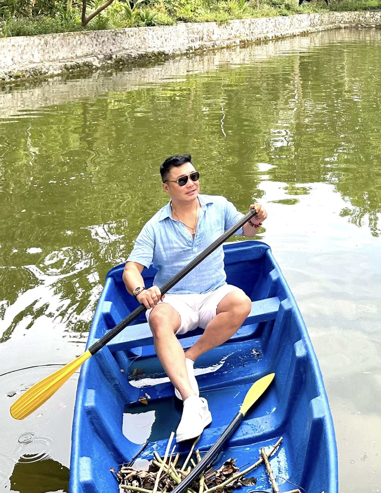 L&yacute; H&ugrave;ng - nam thần m&agrave;n ảnh thập ni&ecirc;n 90 sống độc th&acirc;n vui vẻ b&ecirc;n mẹ ở tuổi 57 - Ảnh 9.