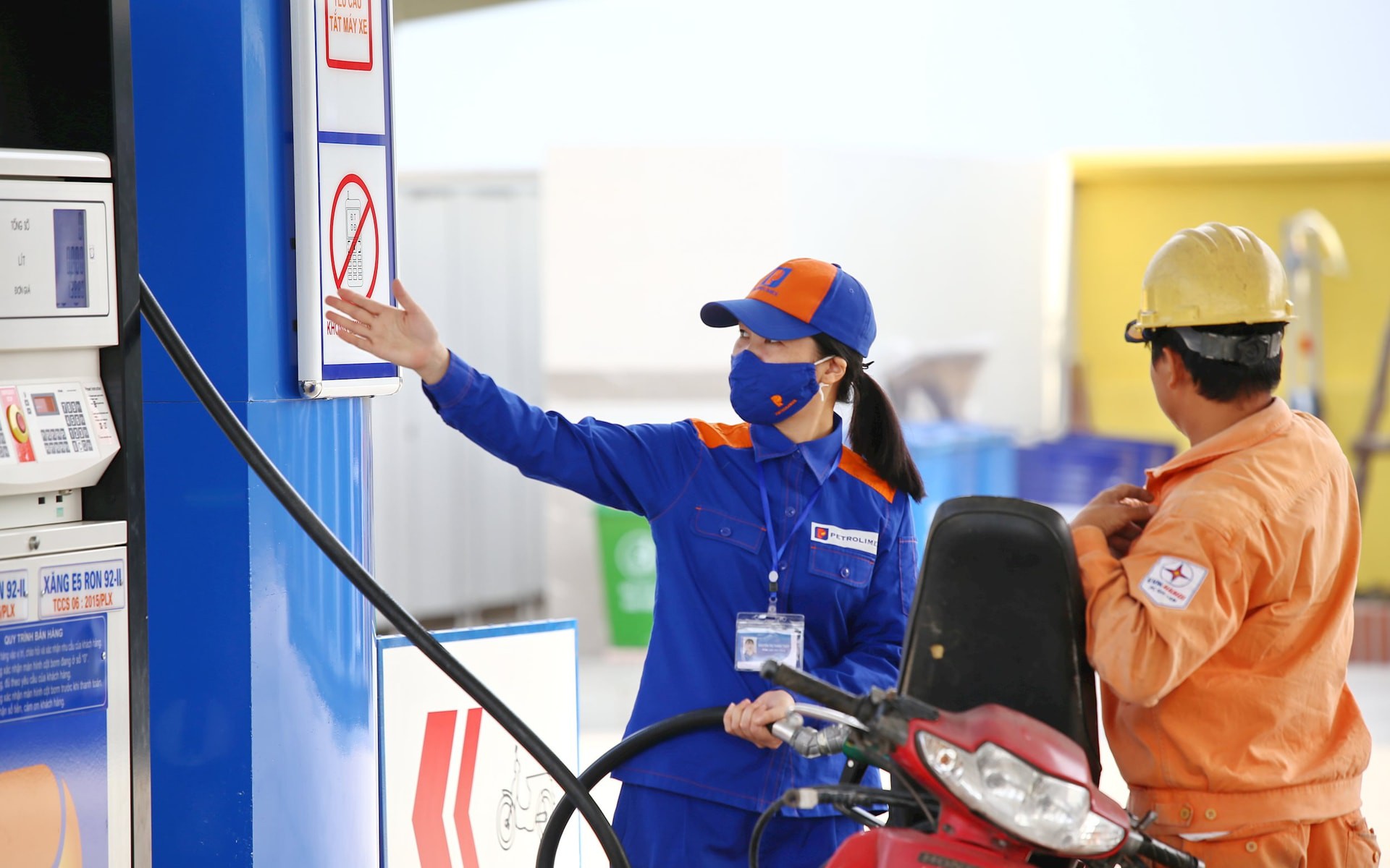 Gi&aacute; xăng dầu ng&agrave;y 23/4/2026: Tiếp tục giảm mạnh, dầu diesel về mức hơn 26.000 đồng/l&iacute;t, xăng RON 95 xuống dưới 23.000 đồng/l&iacute;t