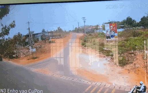 H&agrave; Nội: Xe m&aacute;y va chạm xe tải trong đ&ecirc;m mưa, đ&ocirc;i nam nữ tử vong tại chỗ - Ảnh 3.