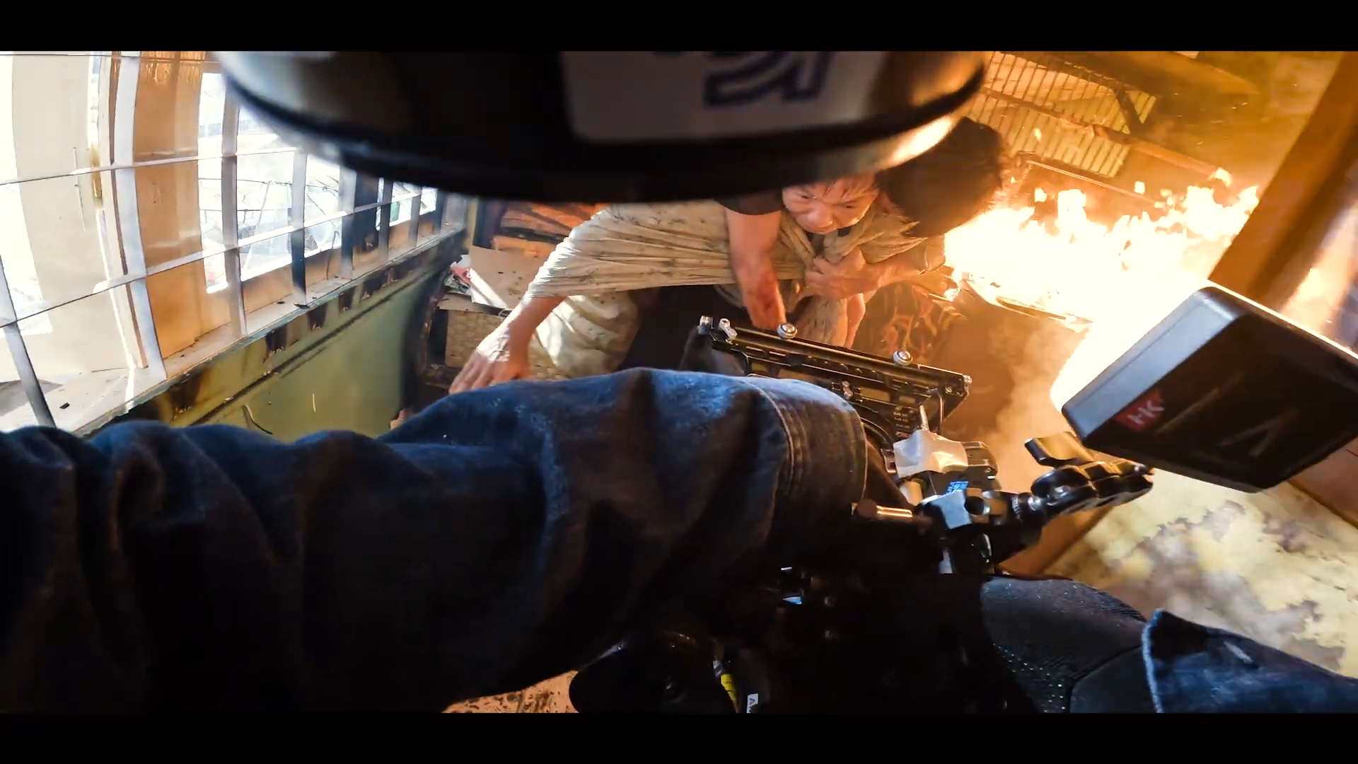 Diễn vi&ecirc;n th&aacute;i h&ograve;a b&ugrave;ng nổ cảm x&uacute;c trong vai người cha khổ cực ở phim Anh H&ugrave;ng - Ảnh 7.