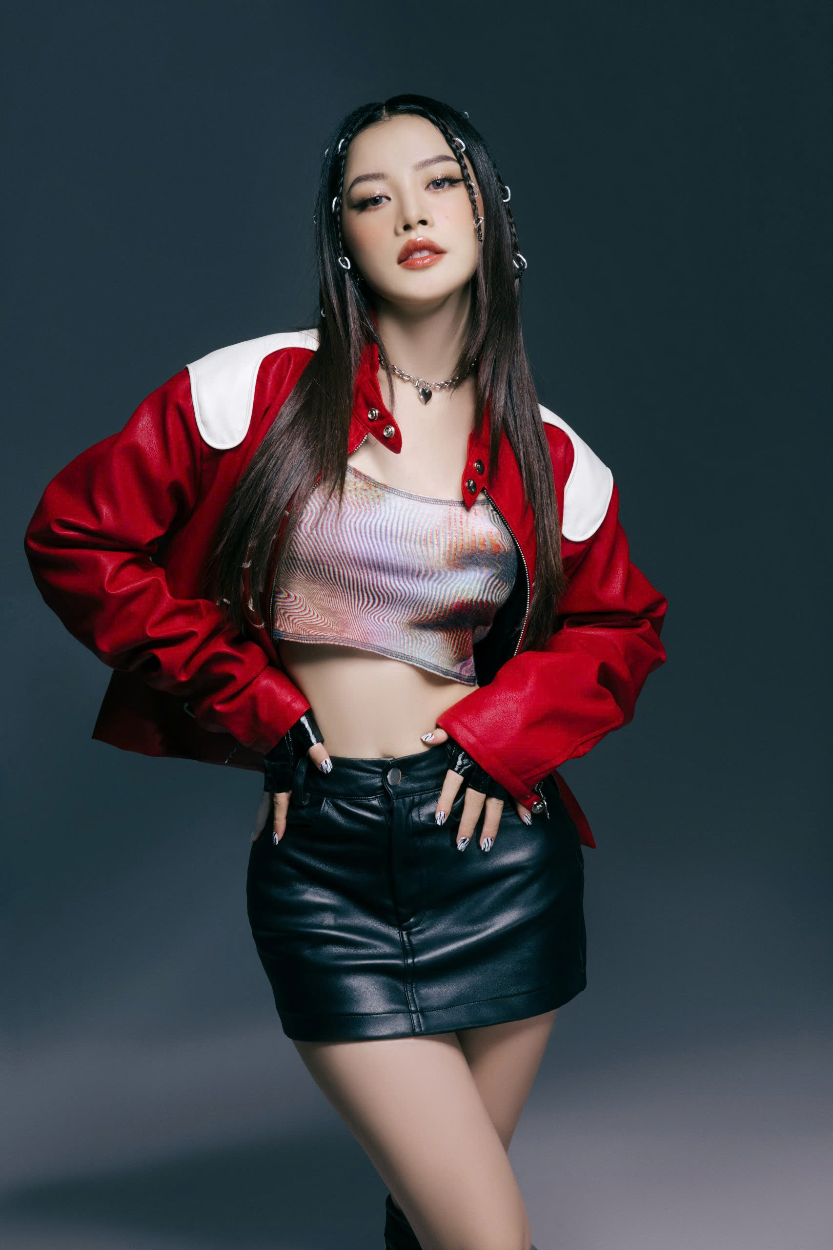 Chipu chỉ 'nhỉnh' 1m6 c&oacute; thể c&acirc;n được mọi loại trang phục nhờ c&aacute;ch  - Ảnh 12.