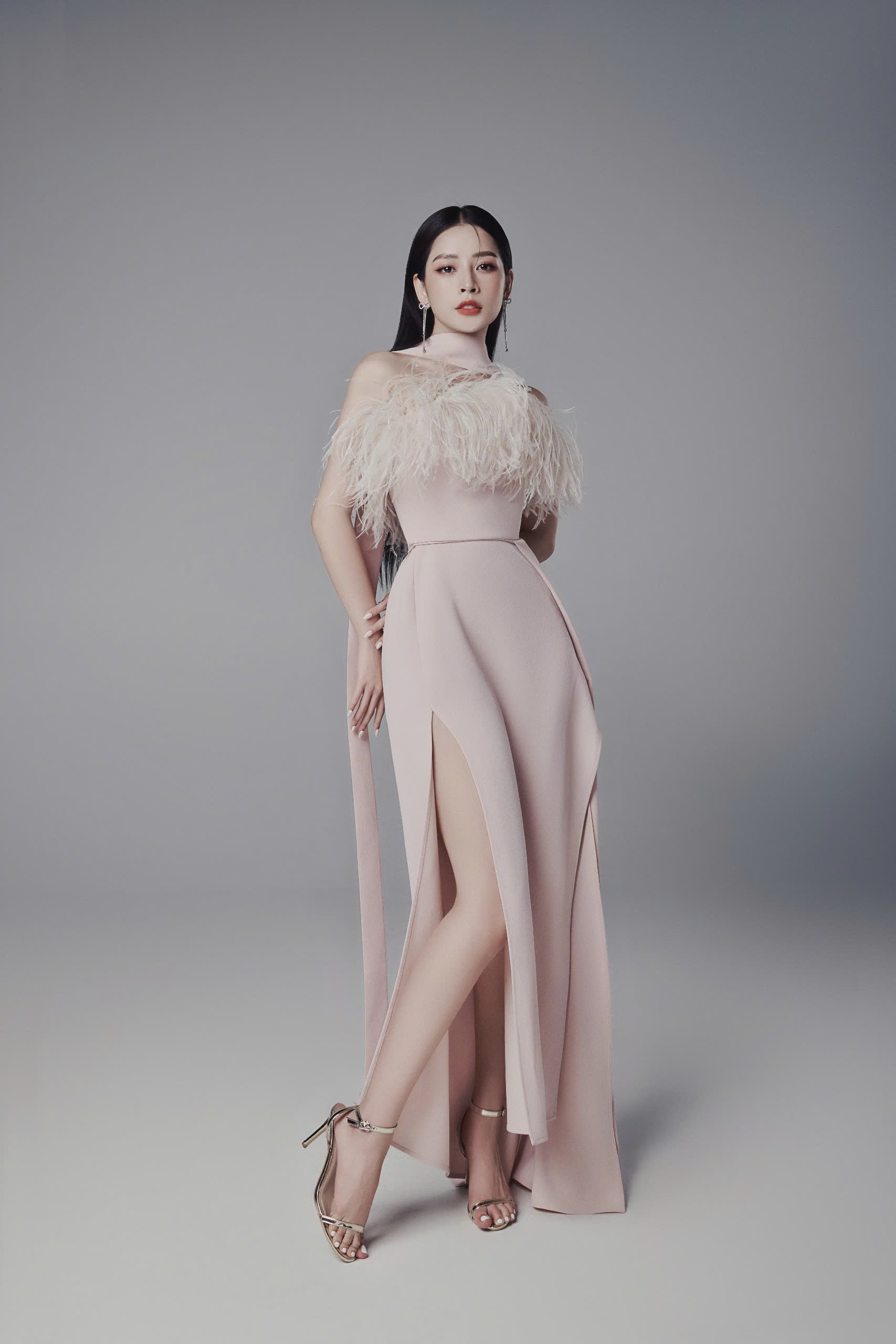 Chipu chỉ 'nhỉnh' 1m6 c&oacute; thể c&acirc;n được mọi loại trang phục nhờ c&aacute;ch  - Ảnh 14.