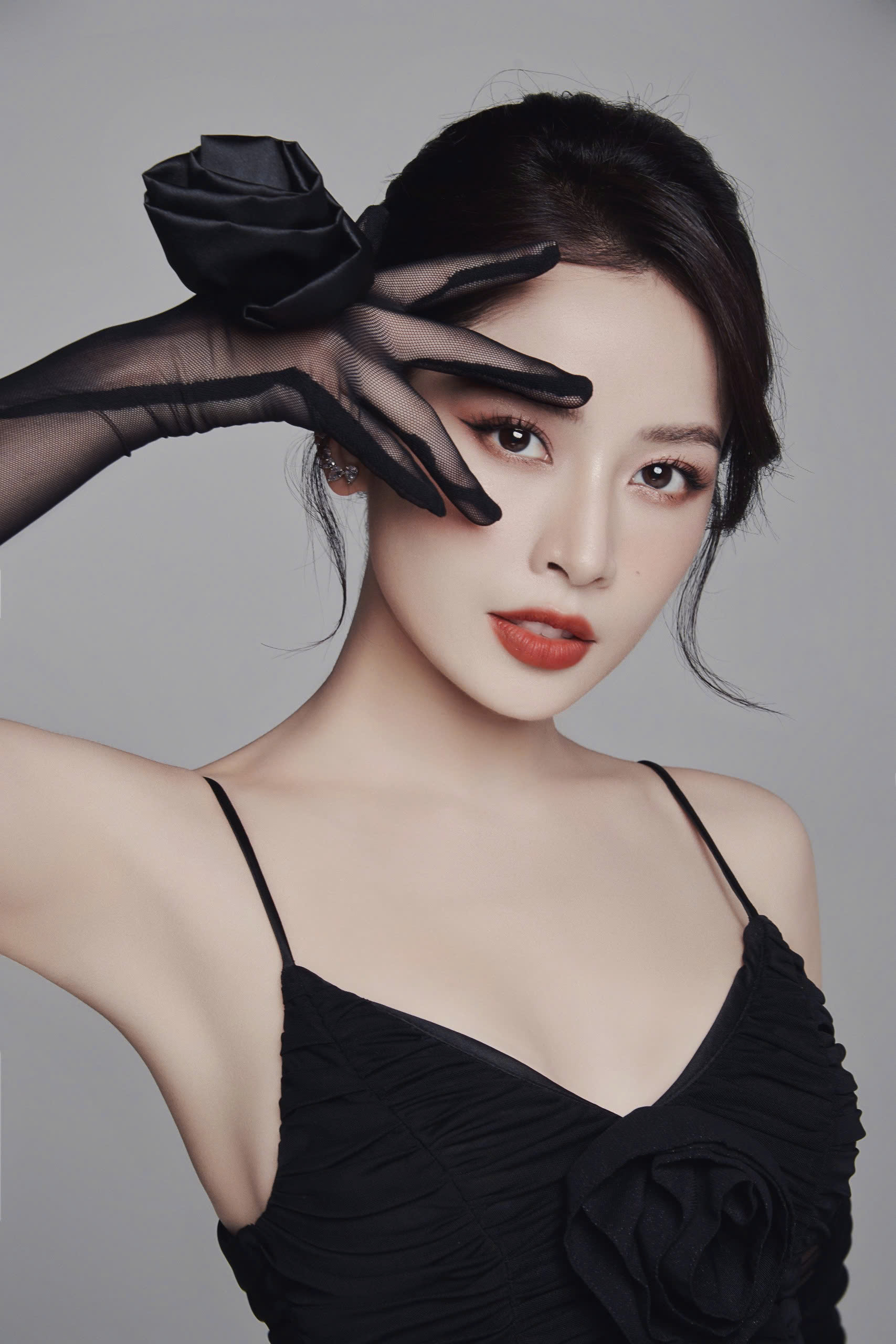 Chipu chỉ 'nhỉnh' 1m6 c&oacute; thể c&acirc;n được mọi loại trang phục nhờ c&aacute;ch  - Ảnh 16.