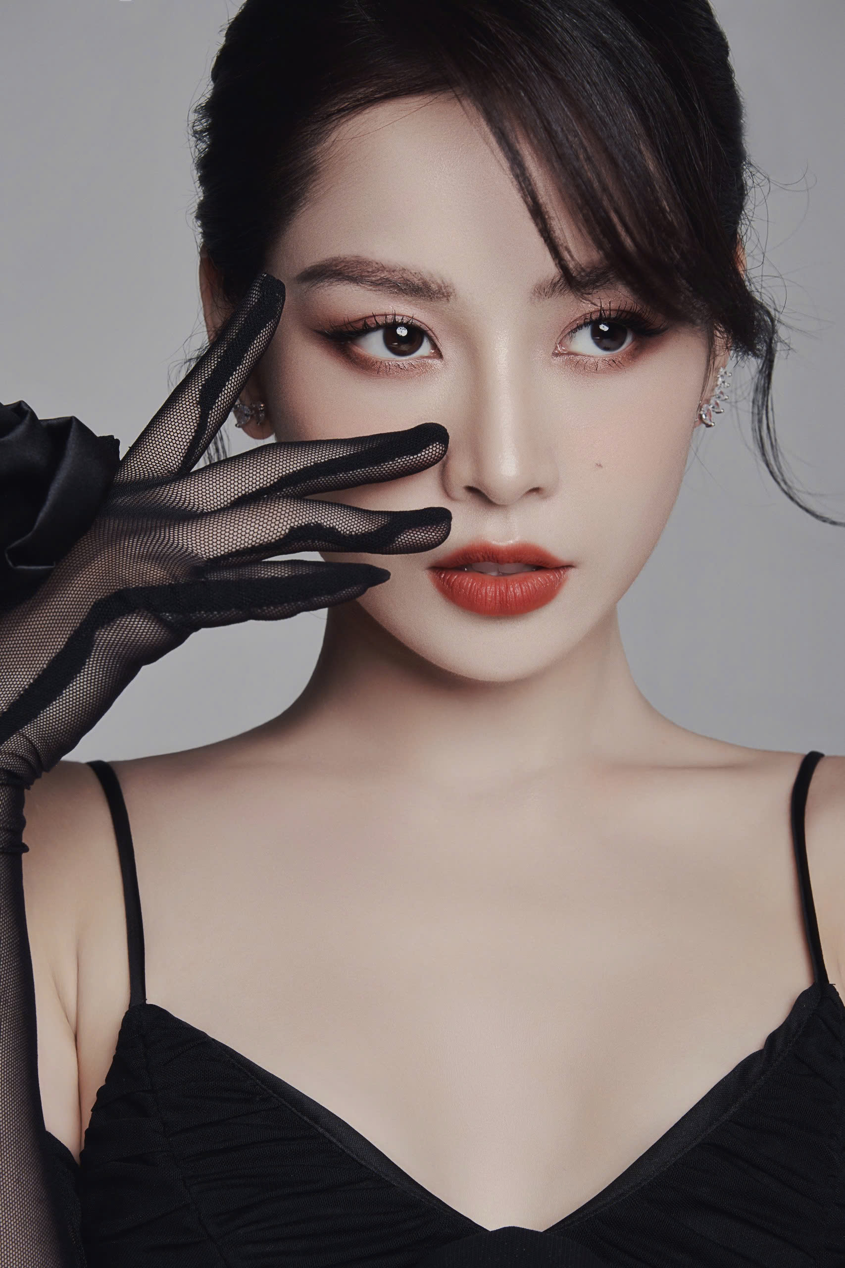 Chipu chỉ 'nhỉnh' 1m6 c&oacute; thể c&acirc;n được mọi loại trang phục nhờ c&aacute;ch  - Ảnh 17.