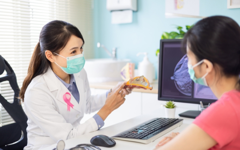 Mẹ mắc ung thư v&uacute;, con g&aacute;i c&oacute; bị kh&ocirc;ng?- Ảnh 2.