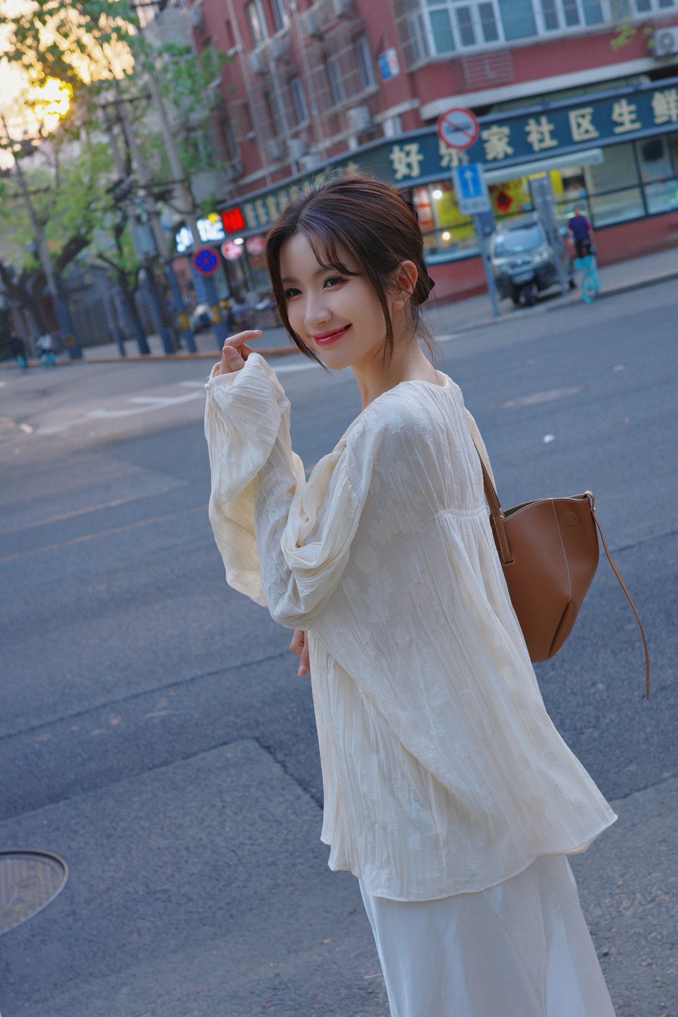 Ngọc Huyền: Phong c&aacute;ch thời trang hiện đại của ch&aacute;u d&acirc;u Ch&iacute; Trung Năm 2023 - Ảnh 2.