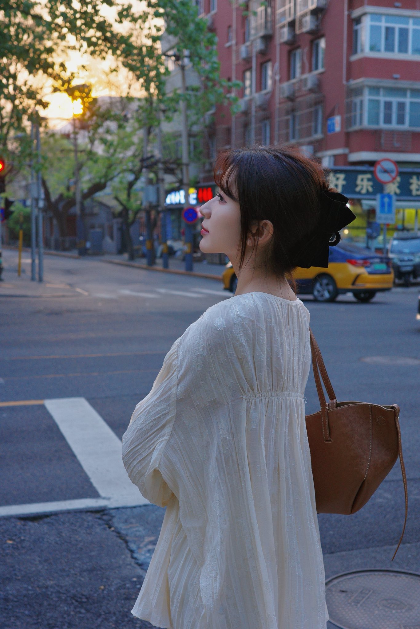 Ngọc Huyền: Phong c&aacute;ch thời trang hiện đại của ch&aacute;u d&acirc;u Ch&iacute; Trung Năm 2023 - Ảnh 3.