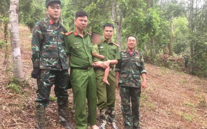 Tin sáng 27/4: Sự thật bất ngờ vụ cụ bà bảo mất vàng ở Quảng Trị; Bé trai 3 tuổi ở Thái Nguyên đi lạc xuyên đêm