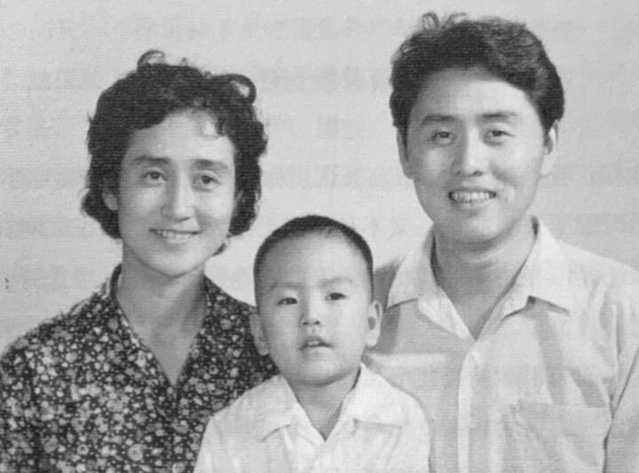 'Trư B&aacute;t Giới' M&atilde; Đức Hoa: Viết 300 thư tay, tặng vợ nhẫn kim cương ở s&acirc;n bay - Ảnh 3.