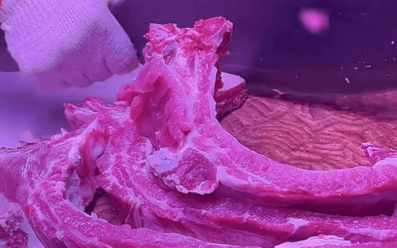 Đừng đem sườn đi x&agrave;o chua ngọt nữa, thử ngay c&aacute;ch luộc ủ muối n&agrave;y đảm bảo cả nh&agrave; v&eacute;t sạch nồi - Ảnh 1.