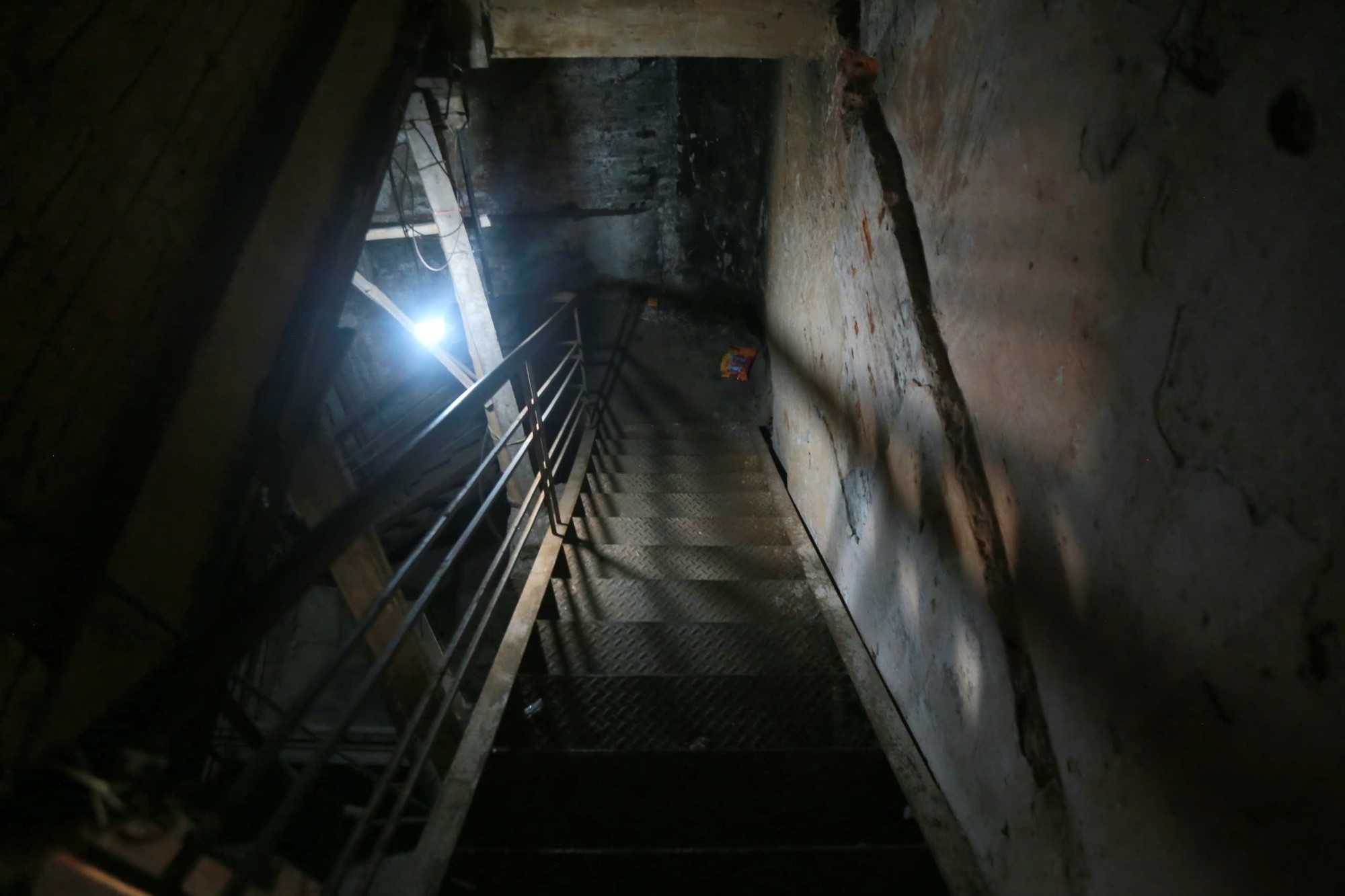 Chung cư cũ phường Nam Định Ninh B&igrave;nh xuống cấp nghi&ecirc;m trọng , nỗi lo an to&agrave;n - Ảnh 9.