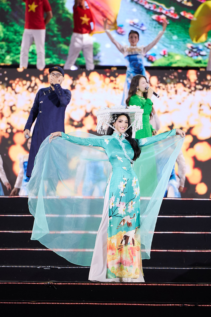 Nhan sắc Hoa hậu Phan Thị Mơ sau 8 năm đăng quang cuộc thi quốc tế - Ảnh 4.