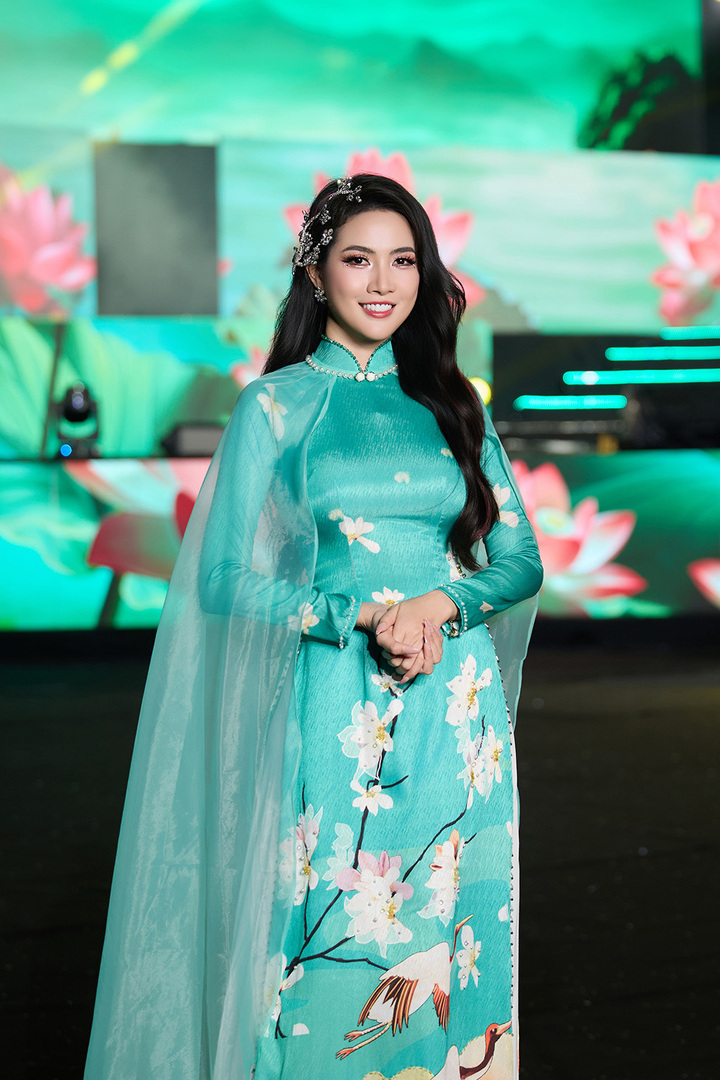 Nhan sắc Hoa hậu Phan Thị Mơ sau 8 năm đăng quang cuộc thi quốc tế - Ảnh 1.