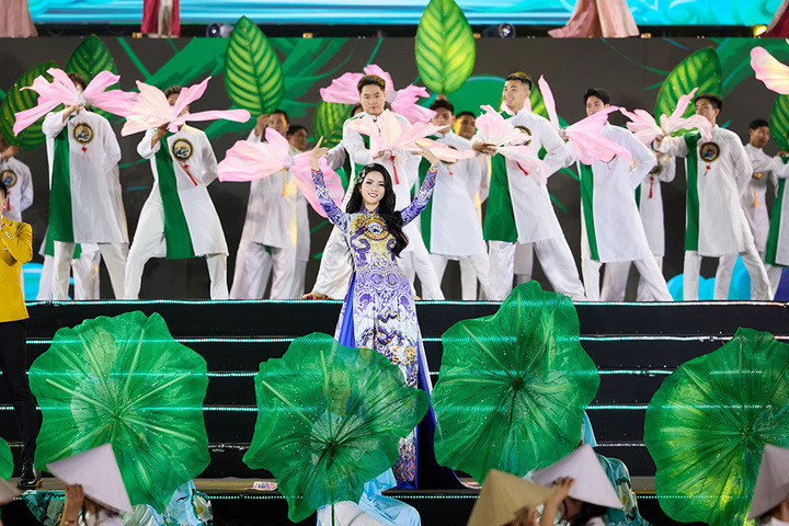 Nhan sắc Hoa hậu Phan Thị Mơ sau 8 năm đăng quang cuộc thi quốc tế - Ảnh 8.